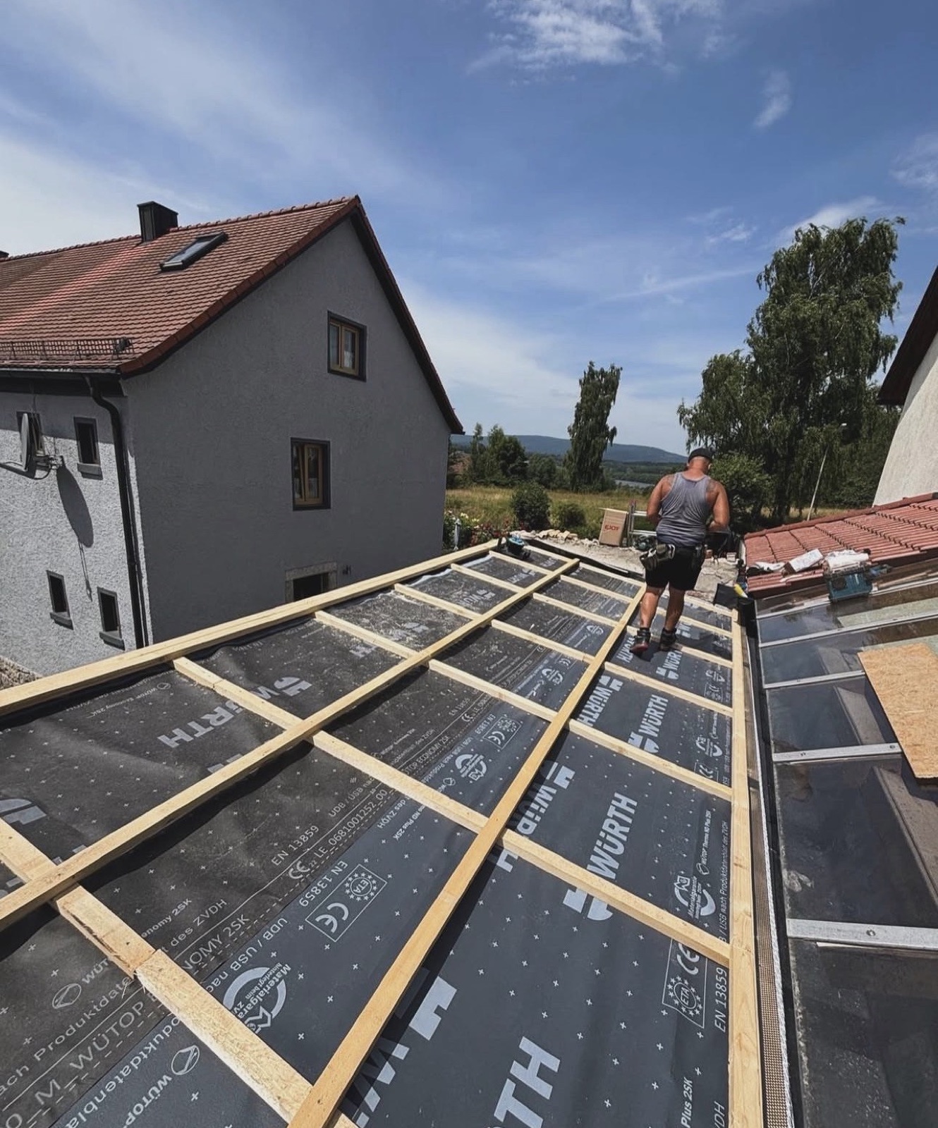 Rénovation de toiture avec pose d'un écran sous-toiture et liteaunage